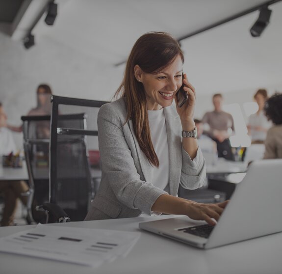 business woman on the phone smiles it jobs timetoact group